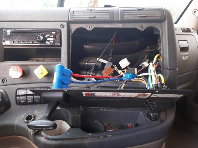 3AKJGLDR9JSHP1180 - 2018 FREIGHTLINER CASCADIA 1 WHITE photo 9