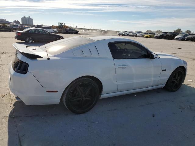 1ZVBP8AM5D5233754 - 2013 FORD MUSTANG WHITE photo 3