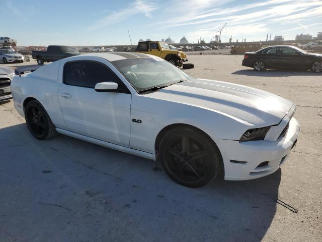 1ZVBP8AM5D5233754 - 2013 FORD MUSTANG WHITE photo 4