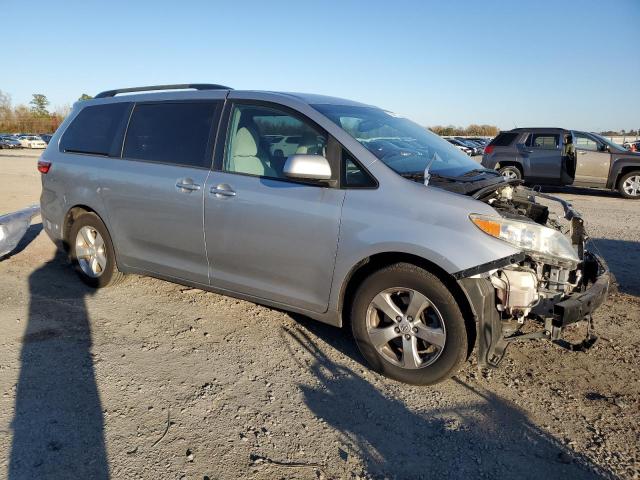 5TDKK3DCXFS562826 - 2015 TOYOTA SIENNA LE SILVER photo 4