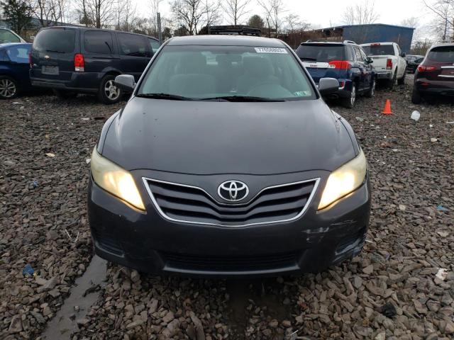 4T1BF3EK9BU205312 - 2011 TOYOTA CAMRY BASE GRAY photo 5