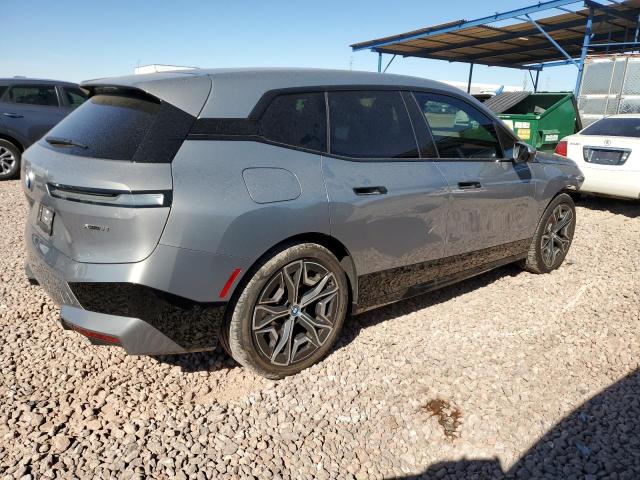 WB523CF06PCM53312 - 2023 BMW IX XDRIVE50 SILVER photo 3