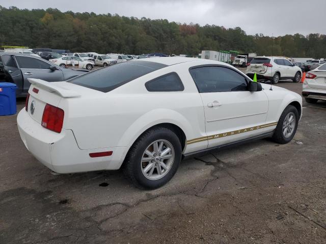 1ZVFT80N655215594 - 2005 FORD MUSTANG WHITE photo 3