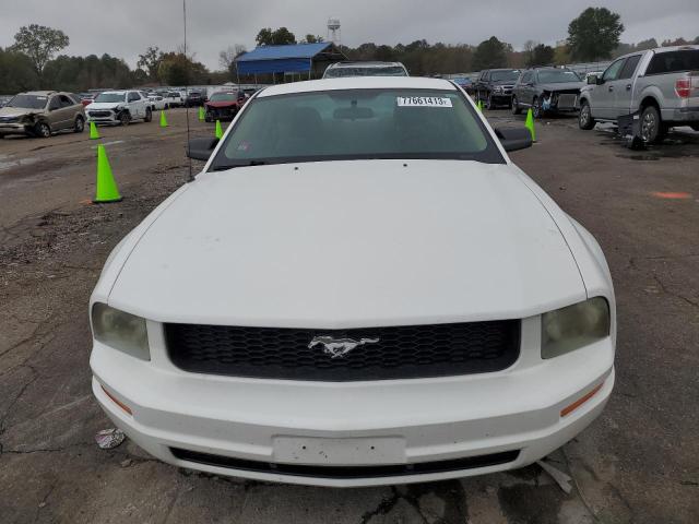 1ZVFT80N655215594 - 2005 FORD MUSTANG WHITE photo 5