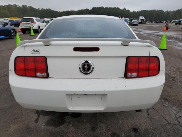 1ZVFT80N655215594 - 2005 FORD MUSTANG WHITE photo 6