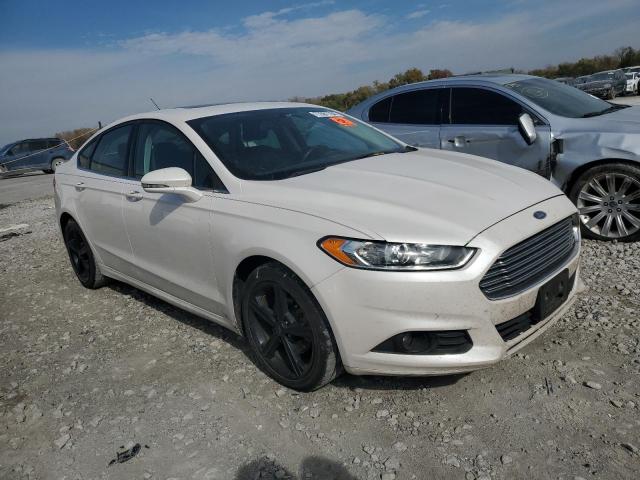 3FA6P0H74GR396425 - 2016 FORD FUSION SE WHITE photo 4