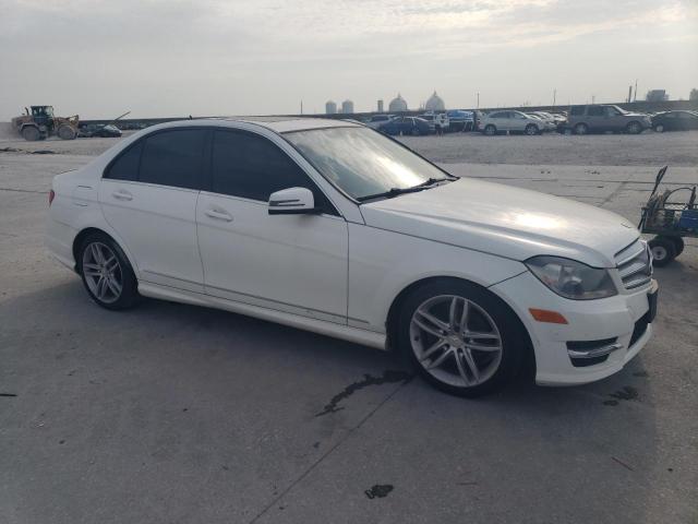 WDDGF4HB7DR274491 - 2013 MERCEDES-BENZ C 250 WHITE photo 4