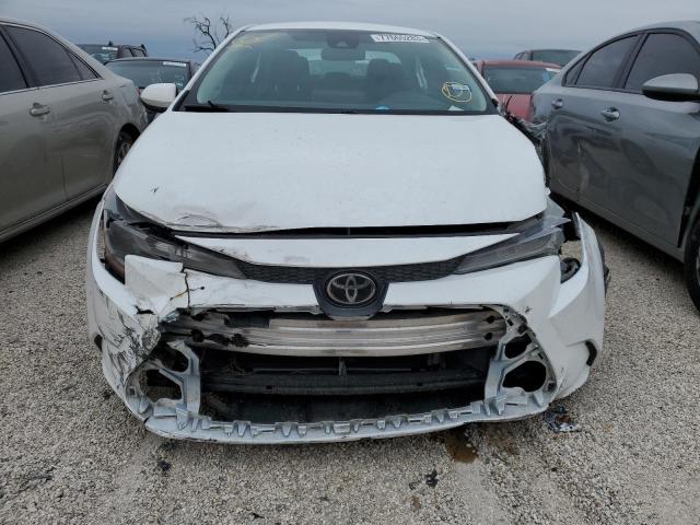 5YFEPMAE6MP232178 - 2021 TOYOTA COROLLA LE WHITE photo 5