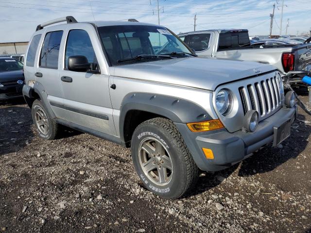 1J4GL38K55W720244 - 2005 JEEP LIBERTY RENEGADE SILVER photo 4