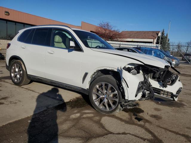 5UXCR6C0XM9E88913 - 2021 BMW X5 XDRIVE40I WHITE photo 4