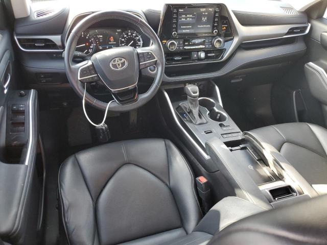 5TDGZRAH9MS054235 - 2021 TOYOTA HIGHLANDER XLE SILVER photo 8