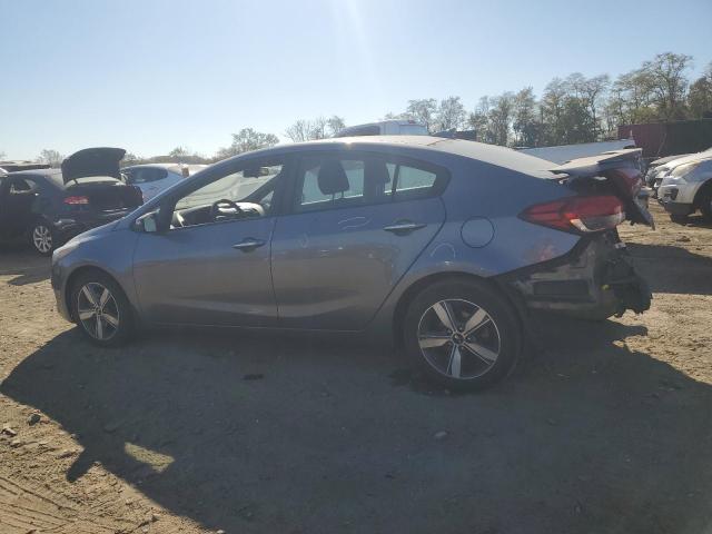 3KPFL4A73JE225624 - 2018 KIA FORTE LX GRAY photo 2