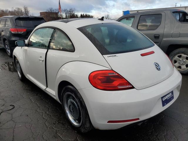 3VWJP7AT5CM636610 - 2012 VOLKSWAGEN BEETLE WHITE photo 2