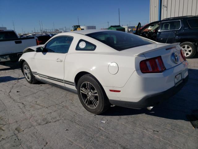 1ZVBP8AM0C5255790 - 2012 FORD MUSTANG WHITE photo 2