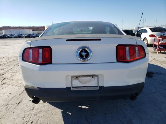 1ZVBP8AM0C5255790 - 2012 FORD MUSTANG WHITE photo 6