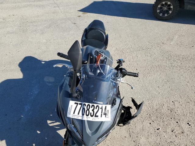 ML5EXER16RDAB1979 - 2024 KAWASAKI EX650 R GRAY photo 5