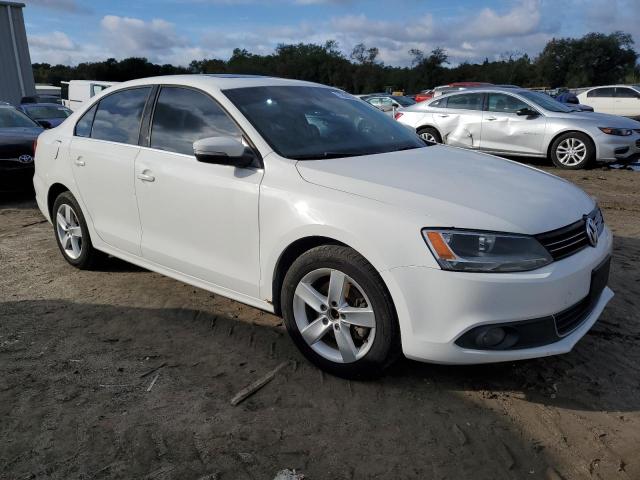 3VWLL7AJ7BM079927 - 2011 VOLKSWAGEN JETTA TDI WHITE photo 4