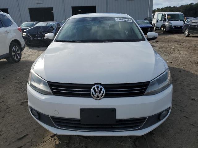 3VWLL7AJ7BM079927 - 2011 VOLKSWAGEN JETTA TDI WHITE photo 5