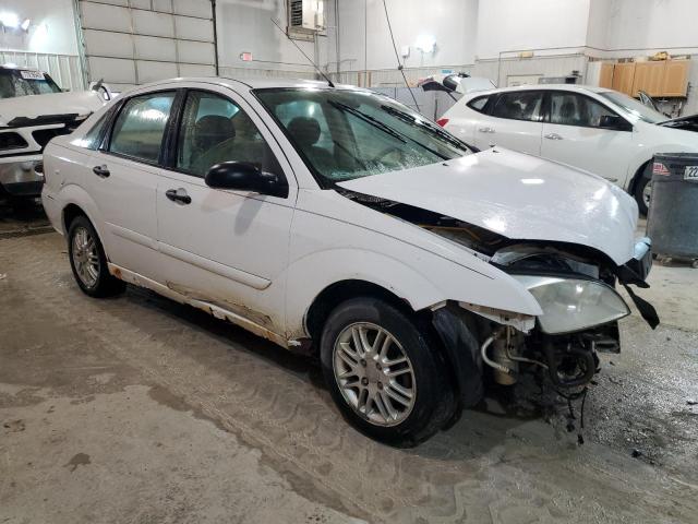 1FAFP34N85W224382 - 2005 FORD FOCUS ZX4 WHITE photo 4