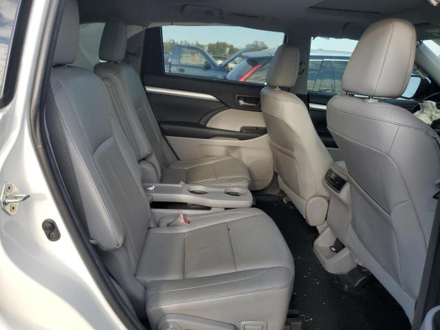 5TDKKRFH0FS103011 - 2015 TOYOTA HIGHLANDER XLE WHITE photo 11