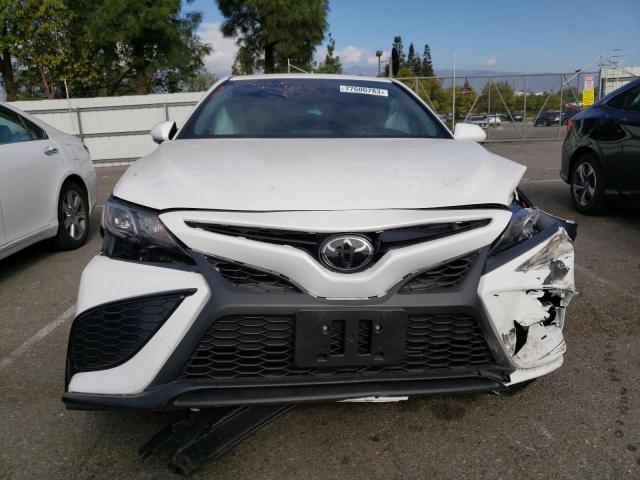 4T1T11AK7PU746296 - 2023 TOYOTA CAMRY SE NIGHT SHADE WHITE photo 5
