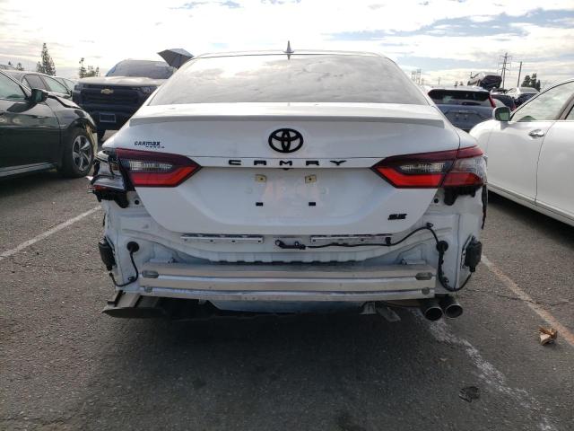 4T1T11AK7PU746296 - 2023 TOYOTA CAMRY SE NIGHT SHADE WHITE photo 6