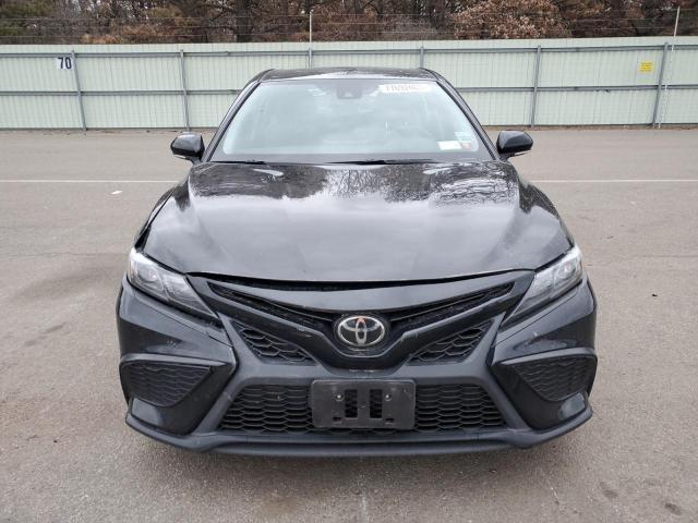 4T1G11BK4NU057278 - 2022 TOYOTA CAMRY SE BLACK photo 5