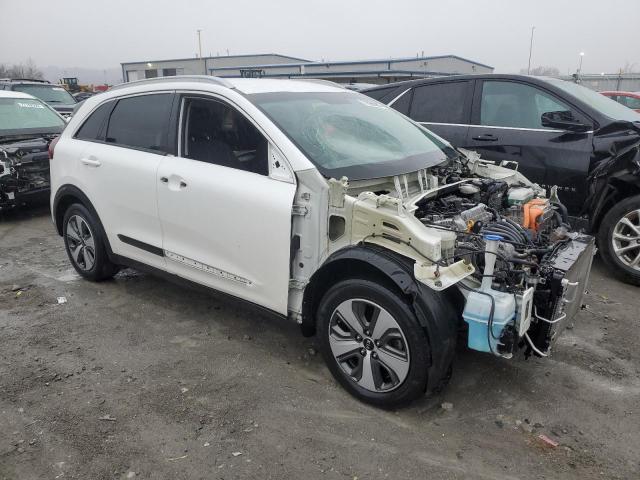 KNDCB3LC1J5152016 - 2018 KIA NIRO FE WHITE photo 4