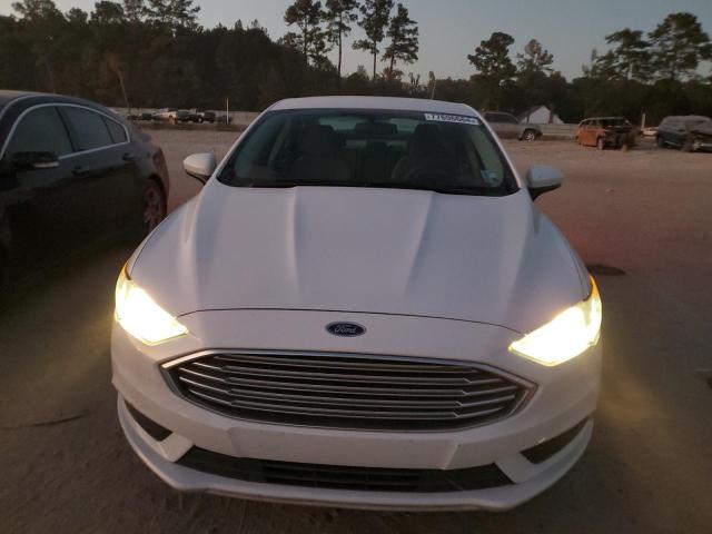 3FA6P0HD8HR240363 - 2017 FORD FUSION SE WHITE photo 5