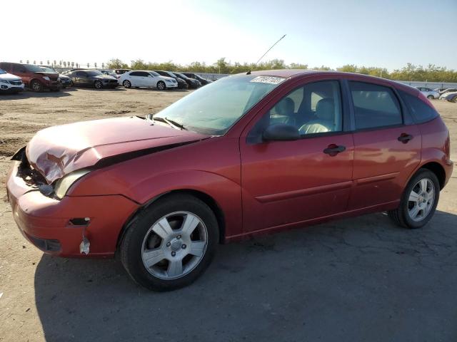 3FAFP37NX5R135637 - 2005 FORD FOCUS ZX5 RED photo 1