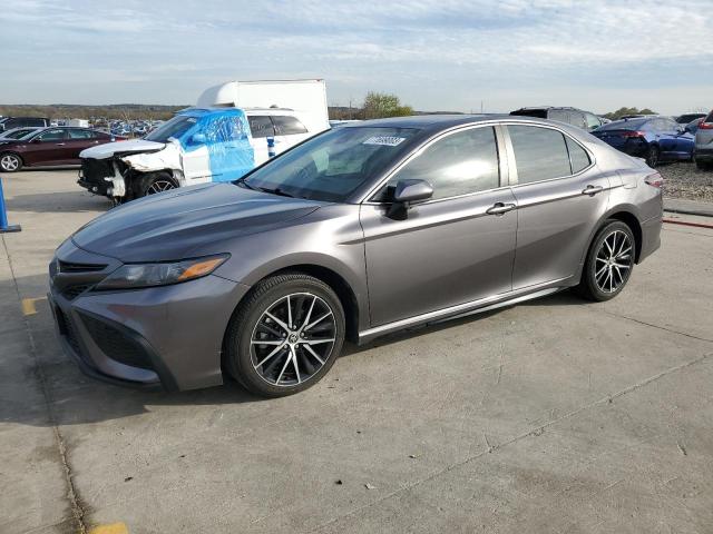 4T1G11AK6MU526175 - 2021 TOYOTA CAMRY SE GRAY photo 1