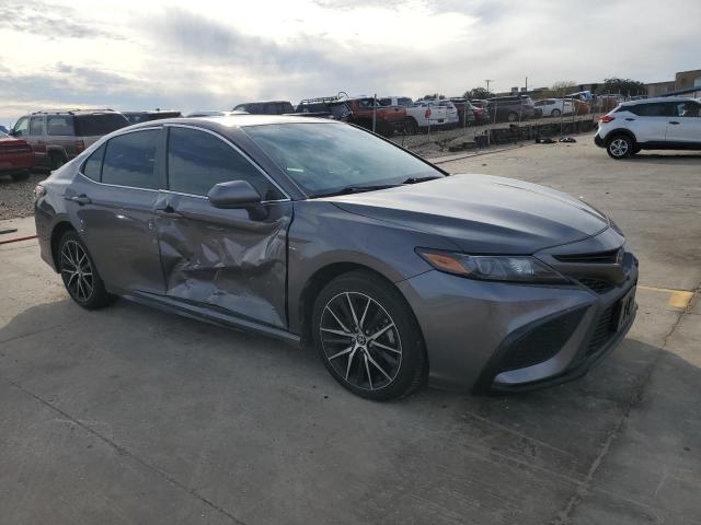 4T1G11AK6MU526175 - 2021 TOYOTA CAMRY SE GRAY photo 4