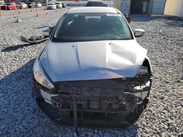 1FADP3F26JL267656 - 2018 FORD FOCUS SE SILVER photo 5