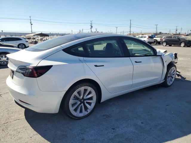 5YJ3E1EA6NF294213 - 2022 TESLA MODEL 3 WHITE photo 3