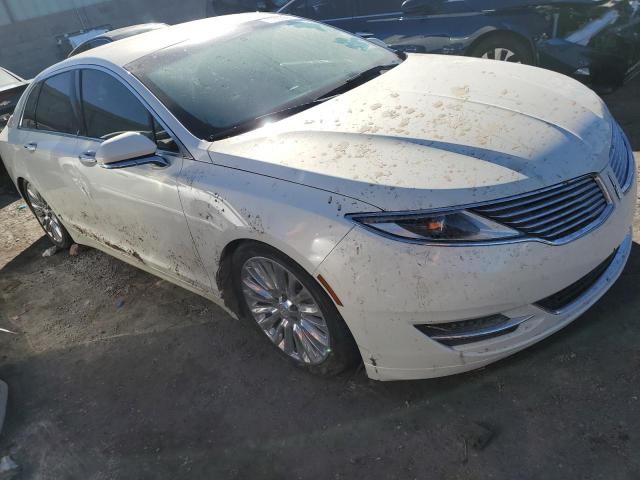 3LN6L2G96DR805682 - 2013 LINCOLN MKZ WHITE photo 4