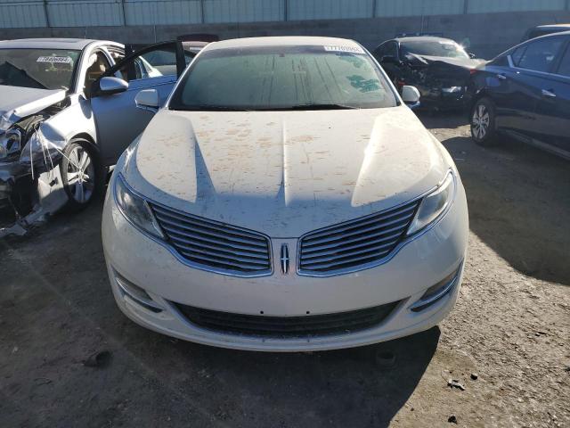 3LN6L2G96DR805682 - 2013 LINCOLN MKZ WHITE photo 5