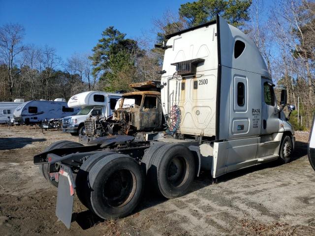 3AKJGLBG8FSGN2500 - 2015 FREIGHTLINER CASCADIA 1 WHITE photo 4