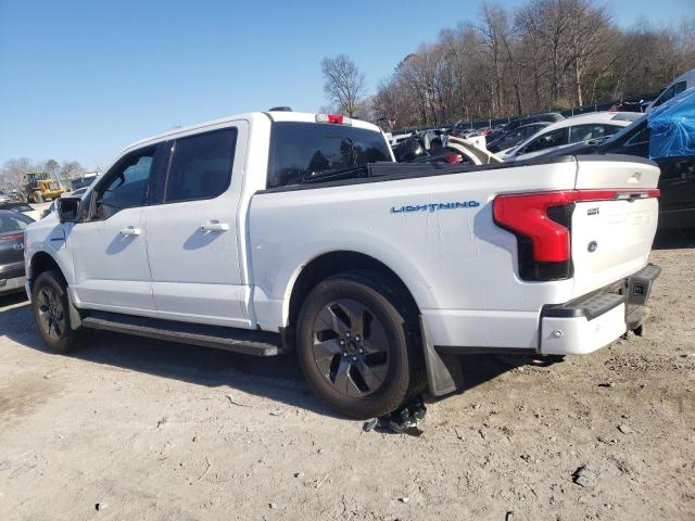 1FT6W1EV2NWG02972 - 2022 FORD F150 LIGHTNING PRO WHITE photo 2