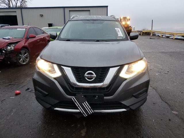 KNMAT2MV2HP541423 - 2017 NISSAN ROGUE S رمادي صورة 5