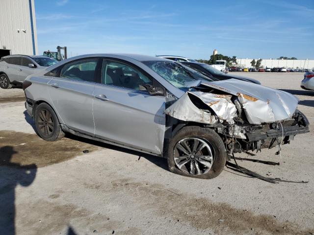 5NPEB4AC8DH652339 - 2013 HYUNDAI SONATA GLS SILVER photo 4