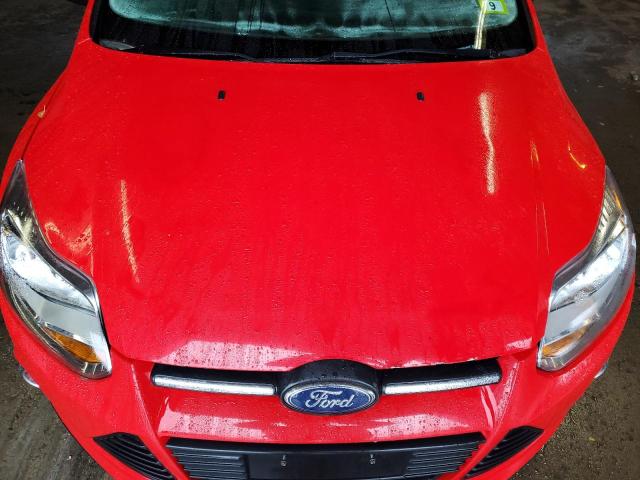 1FAHP3F23CL184786 - 2012 FORD FOCUS SE RED photo 11