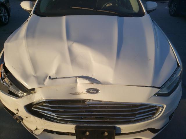 3FA6P0HD1LR190267 - 2020 FORD FUSION SE WHITE photo 11