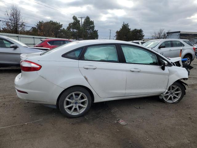 3FADP4BJ7JM140688 - 2018 FORD FIESTA SE WHITE photo 3