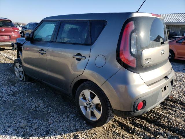 KNDJN2A24J7582811 - 2018 KIA SOUL GRAY photo 2