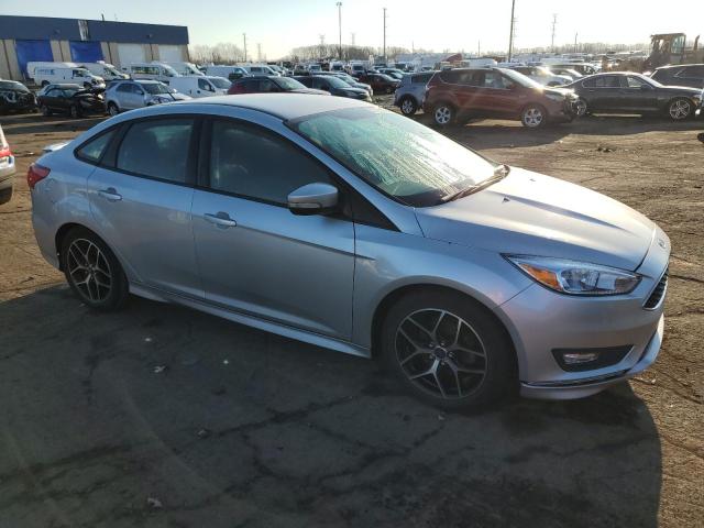 1FADP3F22FL246939 - 2015 FORD FOCUS SE SILVER photo 4