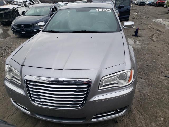 2C3CCAET8DH572226 - 2013 CHRYSLER 300C SILVER photo 5