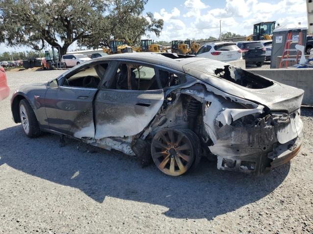 5YJSA1E10GF158993 - 2016 TESLA MODEL S GRAY photo 2