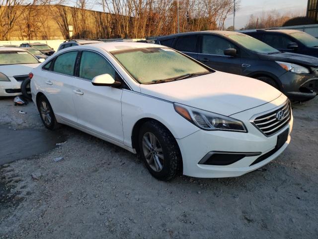 5NPE24AF6GH310239 - 2016 HYUNDAI SONATA SE WHITE photo 4