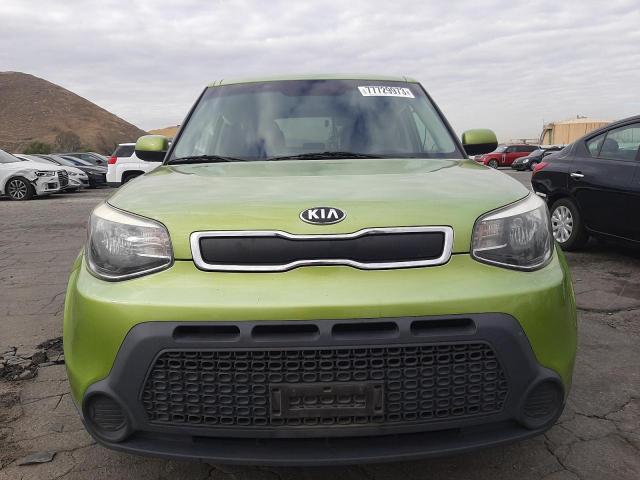 KNDJN2A22G7818851 - 2016 KIA SOUL GREEN photo 5