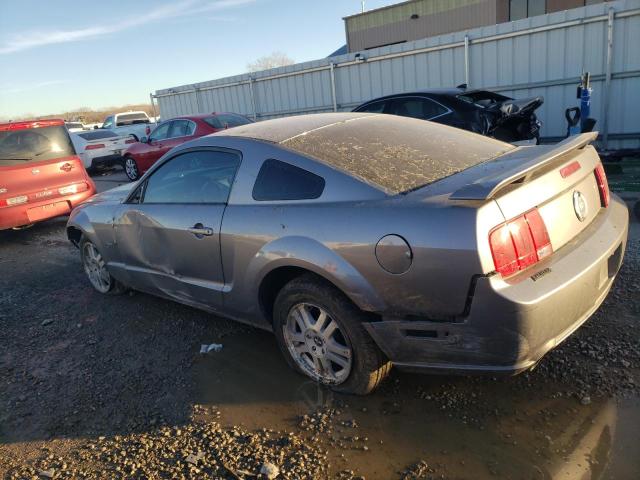 1ZVFT82H075197099 - 2007 FORD MUSTANG GT GRAY photo 2